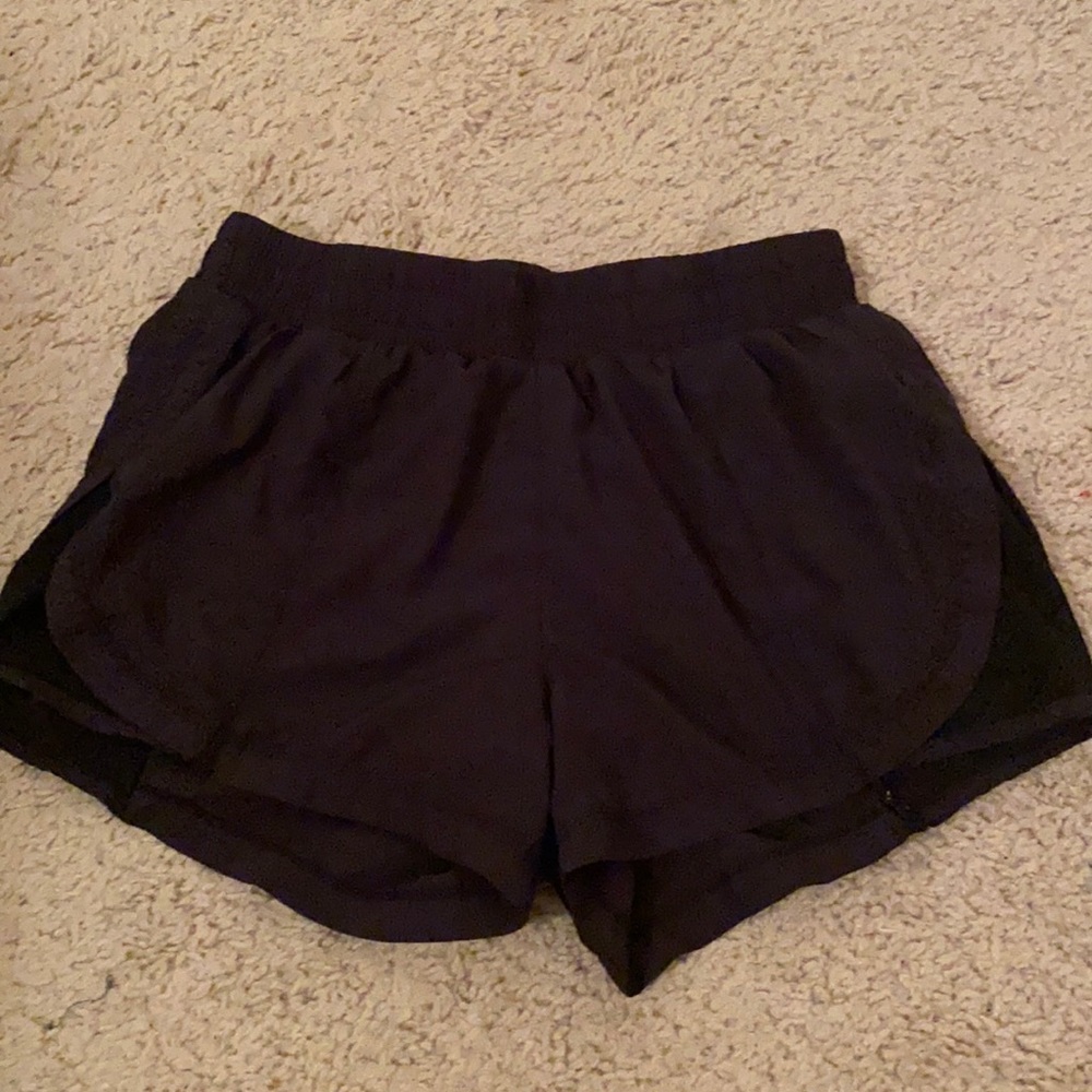 Lululemon tracker low rise shorts black size 4